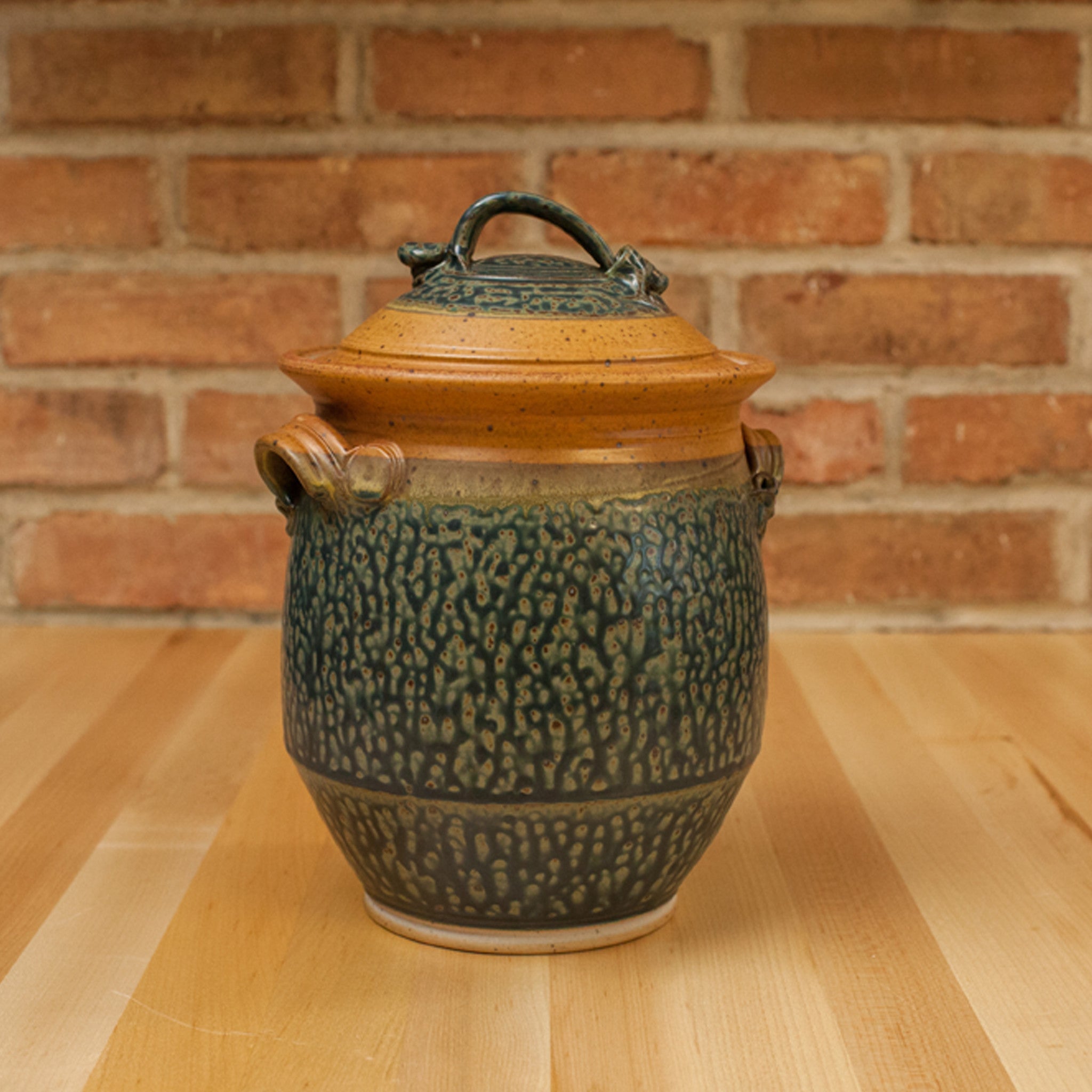 Royce Yoder Pottery 1.5-Quart Covered Casserole Dish, Tan/Ash – The  Barrington Garage